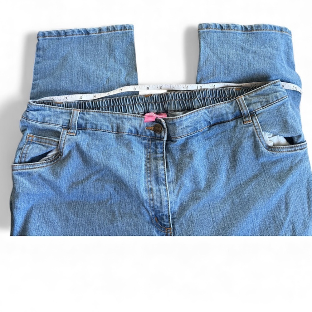 Stylish Women's Blue Straight Leg Jeans - Picture 4 of 5